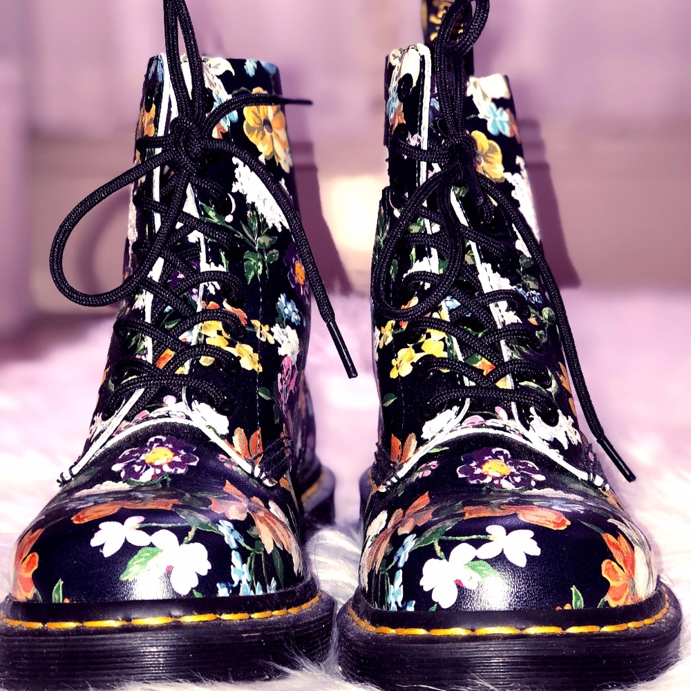 Dr. Martens Darcy Black Floral Pascal
